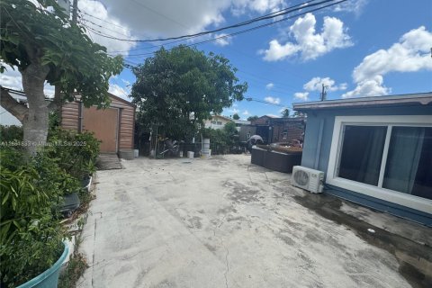 House in Fort Lauderdale, Florida 3 bedrooms, 133.87 sq.m. № 1892430 - photo 9