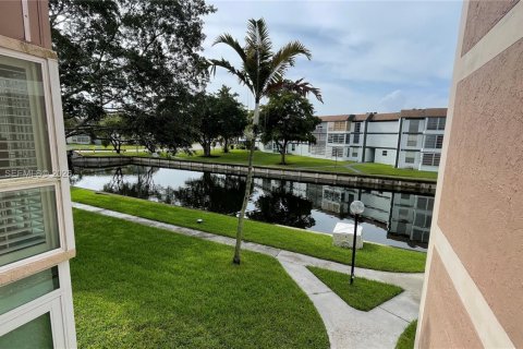 Condominio en alquiler en Tamarac, Florida, 2 dormitorios, 95.22 m2 № 2023655 - foto 13