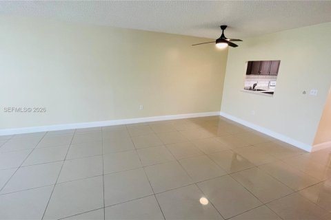Condominio en alquiler en Tamarac, Florida, 2 dormitorios, 95.22 m2 № 2023655 - foto 19