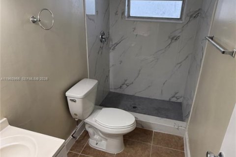 Condominio en alquiler en Tamarac, Florida, 2 dormitorios, 95.22 m2 № 2023655 - foto 9