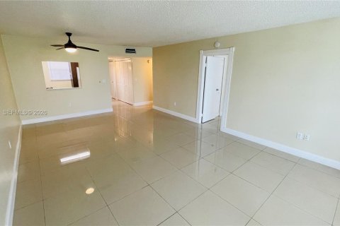 Condominio en alquiler en Tamarac, Florida, 2 dormitorios, 95.22 m2 № 2023655 - foto 14