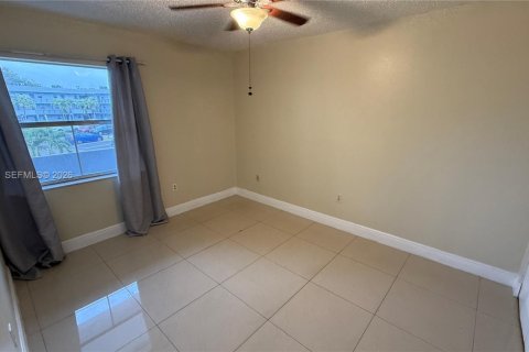 Condominio en alquiler en Tamarac, Florida, 2 dormitorios, 95.22 m2 № 2023655 - foto 10