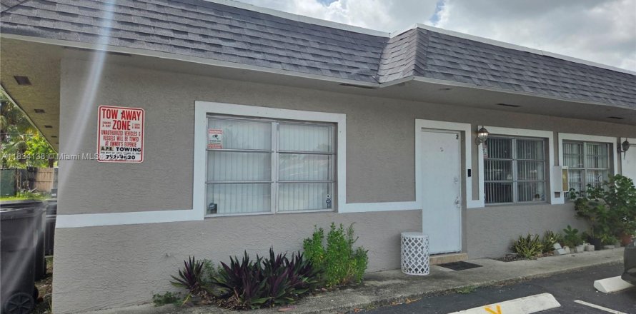Appartement à Lauderdale Lakes, Floride 2 chambres, 328.32 m2 № 1813951