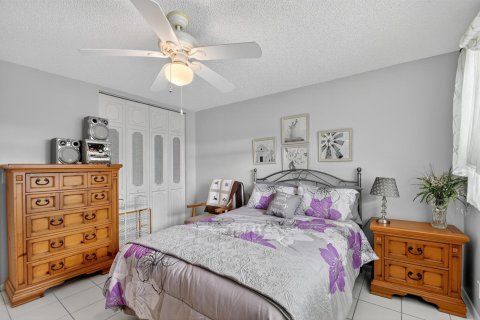 Condo in West Palm Beach, Florida, 2 bedrooms № 2081507 - photo 20