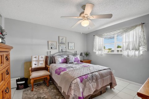 Condo in West Palm Beach, Florida, 2 bedrooms № 2081507 - photo 18