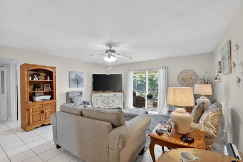 Condo in West Palm Beach, Florida, 2 bedrooms № 2081507 - photo 10