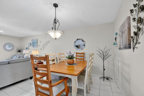 Condo in West Palm Beach, Florida, 2 bedrooms № 2081507 - photo 7