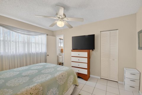 Condo in West Palm Beach, Florida, 2 bedrooms № 2081507 - photo 25