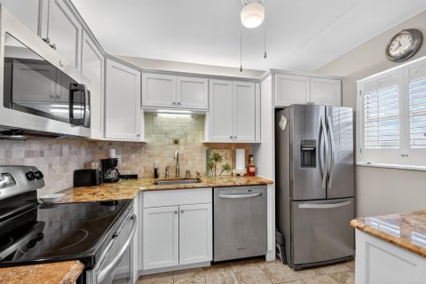 Condo in West Palm Beach, Florida, 2 bedrooms № 2081507 - photo 4