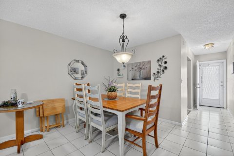 Condo in West Palm Beach, Florida, 2 bedrooms № 2081507 - photo 8