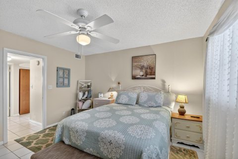 Condo in West Palm Beach, Florida, 2 bedrooms № 2081507 - photo 26