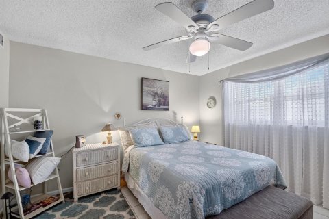 Condo in West Palm Beach, Florida, 2 bedrooms № 2081507 - photo 24