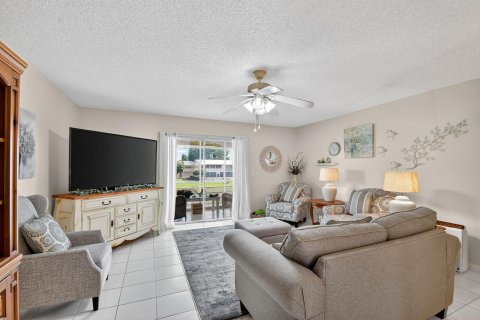 Condo in West Palm Beach, Florida, 2 bedrooms № 2081507 - photo 11