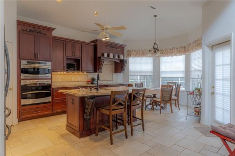 Villa ou maison à louer à Orlando, Floride: 4 chambres, 338.16 m2 № 2354983 - photo 13