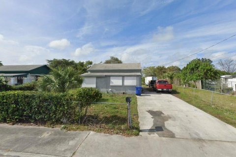 Casa en venta en Riviera Beach, Florida, 2 dormitorios, 52.03 m2 № 1726792 - foto 1