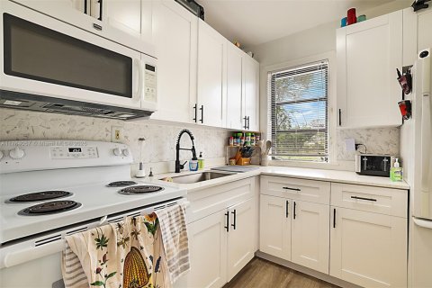 Casa en venta en Riviera Beach, Florida, 2 dormitorios, 52.03 m2 № 1726792 - foto 21