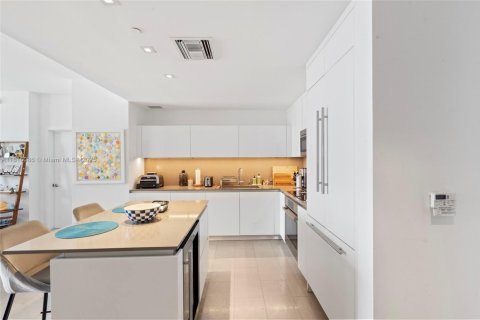 Condo in Miami, Florida, 2 bedrooms  № 1768704 - photo 11