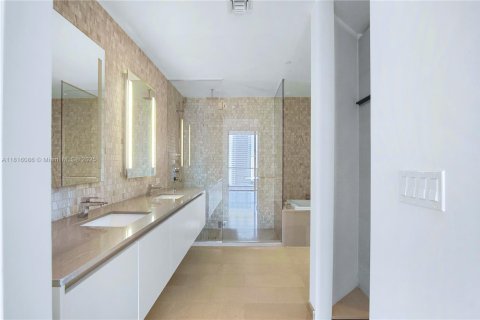 Condo in Miami, Florida, 2 bedrooms  № 1768704 - photo 22