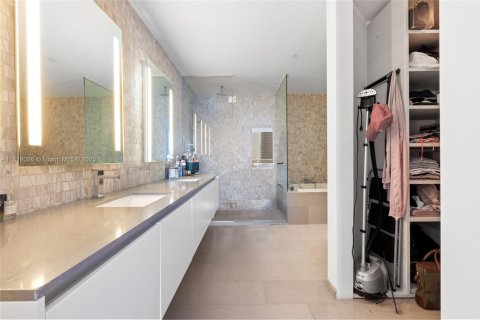 Condo in Miami, Florida, 2 bedrooms  № 1768704 - photo 21