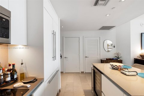 Condo in Miami, Florida, 2 bedrooms  № 1768704 - photo 15