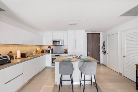 Condo in Miami, Florida, 2 bedrooms  № 1768704 - photo 3