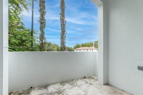 Adosado en venta en Coral Gables, Florida, 3 dormitorios, 262.17 m2 № 2060063 - foto 5