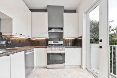 Adosado en venta en Coral Gables, Florida, 3 dormitorios, 262.17 m2 № 2060063 - foto 11