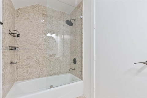 Adosado en venta en Coral Gables, Florida, 3 dormitorios, 262.17 m2 № 2060063 - foto 14