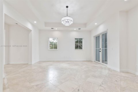 Adosado en venta en Coral Gables, Florida, 3 dormitorios, 262.17 m2 № 2060063 - foto 3