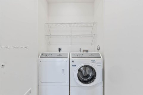 Adosado en venta en Coral Gables, Florida, 3 dormitorios, 262.17 m2 № 2060063 - foto 15