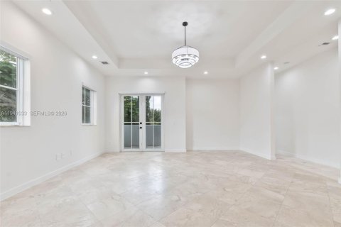 Adosado en venta en Coral Gables, Florida, 3 dormitorios, 262.17 m2 № 2060063 - foto 6