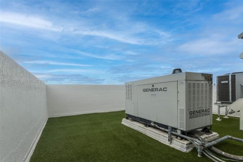 Adosado en venta en Coral Gables, Florida, 3 dormitorios, 262.17 m2 № 2060063 - foto 28