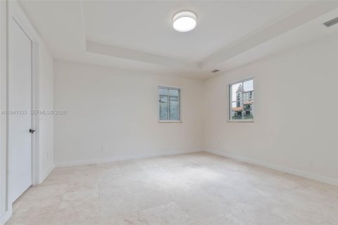Adosado en venta en Coral Gables, Florida, 3 dormitorios, 262.17 m2 № 2060063 - foto 17