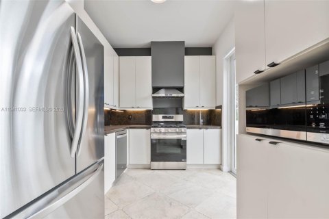 Adosado en venta en Coral Gables, Florida, 3 dormitorios, 262.17 m2 № 2060063 - foto 10