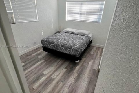 Casa en alquiler en Fort Lauderdale, Florida, 2 dormitorios № 1982835 - foto 3