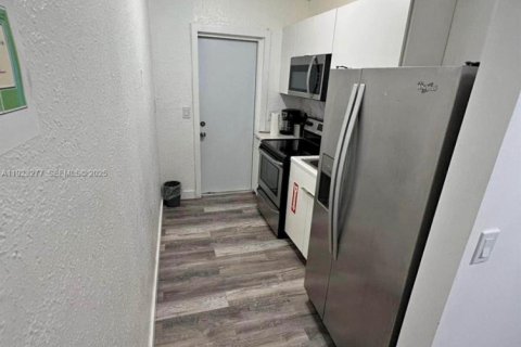 Casa en alquiler en Fort Lauderdale, Florida, 2 dormitorios № 1982835 - foto 7