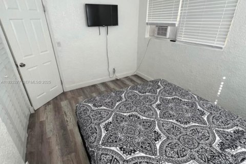 Casa en alquiler en Fort Lauderdale, Florida, 2 dormitorios № 1982835 - foto 4