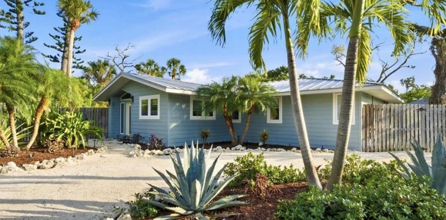 House in Longboat Key, Florida 3 bedrooms, 128.86 sq.m. № 2203169