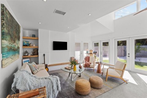 House in Longboat Key, Florida 3 bedrooms, 128.86 sq.m. № 2203169 - photo 12
