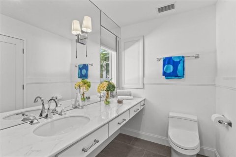 House in Longboat Key, Florida 3 bedrooms, 128.86 sq.m. № 2203169 - photo 21