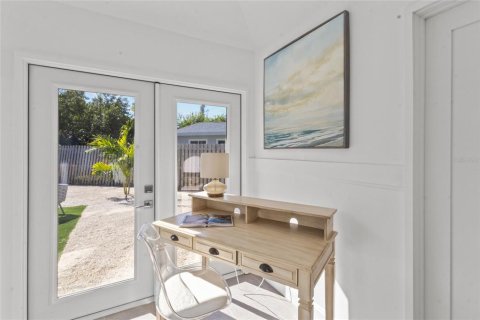 House in Longboat Key, Florida 3 bedrooms, 128.86 sq.m. № 2203169 - photo 13