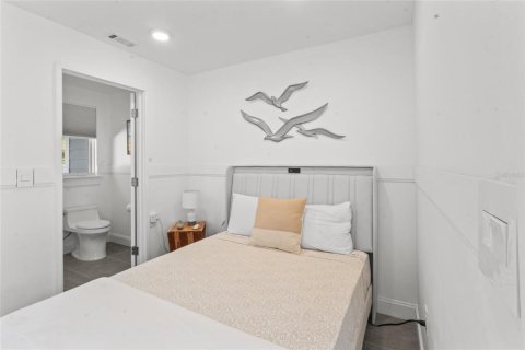 House in Longboat Key, Florida 3 bedrooms, 128.86 sq.m. № 2203169 - photo 22