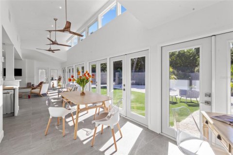 House in Longboat Key, Florida 3 bedrooms, 128.86 sq.m. № 2203169 - photo 16