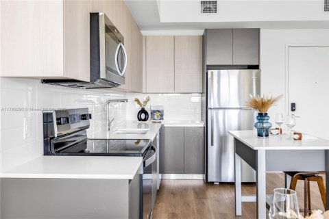 Apartamento en alquiler en Oakland Park, Florida, 1 dormitorio, 70.61 m2 № 1959280 - foto 1