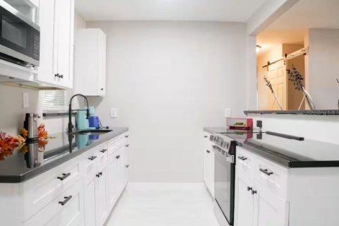 Villa ou maison à louer à Tampa, Floride: 3 chambres, 149.57 m2 № 2106516 - photo 12