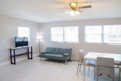 Villa ou maison à louer à Tampa, Floride: 3 chambres, 149.57 m2 № 2106516 - photo 13