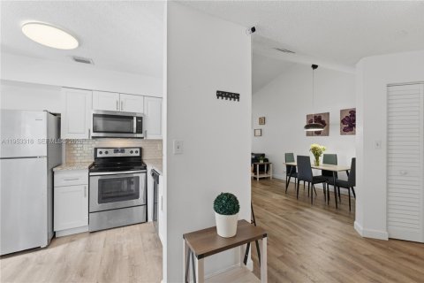 Copropriété à vendre à Miami, Floride: 2 chambres, 113.71 m2 № 2009564 - photo 9