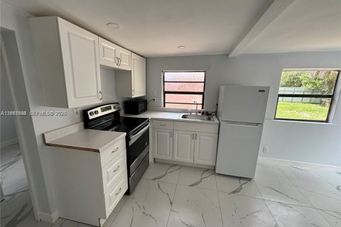 Villa ou maison à vendre à Fort Lauderdale, Floride: 5 chambres, 72.84 m2 № 2431313 - photo 15