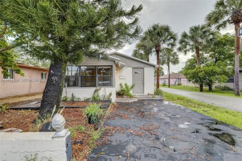 Villa ou maison à vendre à Fort Lauderdale, Floride: 5 chambres, 72.84 m2 № 2431313 - photo 2
