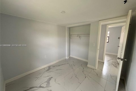 Villa ou maison à vendre à Fort Lauderdale, Floride: 5 chambres, 72.84 m2 № 2431313 - photo 16